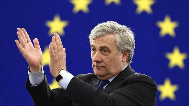 
	Tajani bacchetta Borghi e Vannacci: "Ignoranti sulla bandiera europea"
