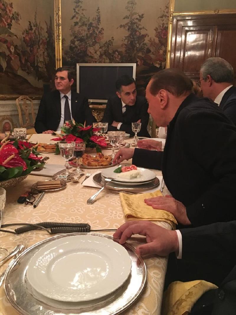 images/galleries/Berlusconi-cena-Arcore.jpg