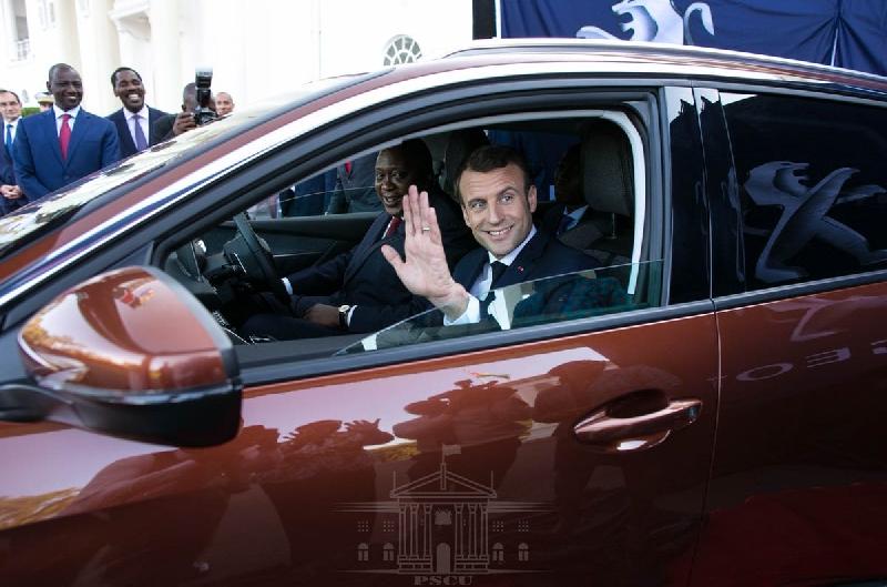 images/galleries/Macron-Peugeot-Auto-Saluta.jpg