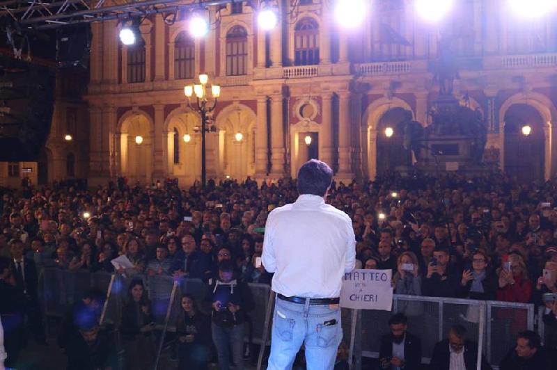 images/galleries/Salvini-Torino-di-schiena.jpg