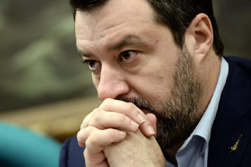 images/galleries/Salvini-mani-giunte-9.jpg