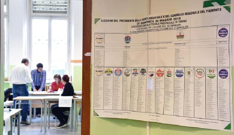 images/galleries/elezioni-regionali-2019-tabellone-seggio-877.jpg